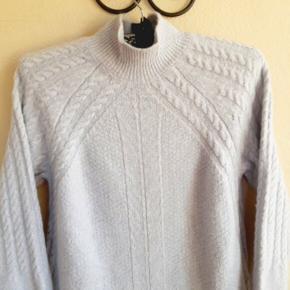 NEW 89th & Madison Lilac Cable Knit Mock Neck Sweater Small - Picture 2 of 8